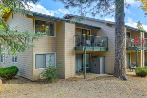 Το κτήριο όπου στεγάζεται  το διαμέρισμα