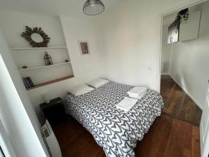 Postel nebo postele na pokoji v ubytování Résidence Montaigne appartement 3