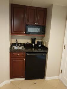 Kuchyň nebo kuchyňský kout v ubytování Hilton Flamingo HGV Resort & Casino, FORMULA 1 LAS VEGAS GRAND PRIX on the Strip