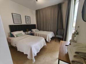 Una cama o camas en una habitación de Danaos Nava 36 fotos más