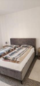 a large bed in a room with a mattress at Casa Richiusa Calogero in Blufi