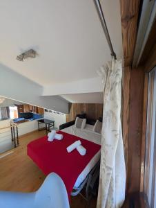 En eller flere senge i et værelse på Chalet Solan