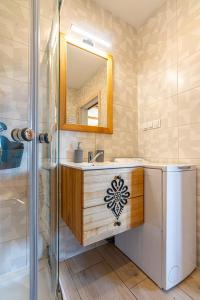 a bathroom with a sink and a shower and a mirror at Domki-Przystanek Dzianisz in Dzianisz +79 photos