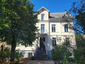 Imagem da galeria de Le Port du Vénasque de la Villa Ilixon, Grand T2, proche centre, jardin, billard, parking em Luchon