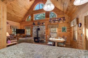 TV/trung tâm giải trí tại Appalachian Joy By Avada Properties