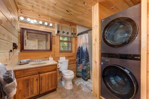 Phòng tắm tại Appalachian Joy By Avada Properties +34 ảnh