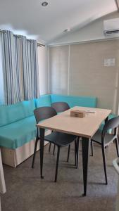 Posezení v ubytování Mobil Home Camping La Palmeraie