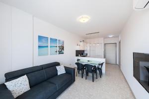 Gallery image of Garda Si Lake View With Pool in Desenzano del Garda