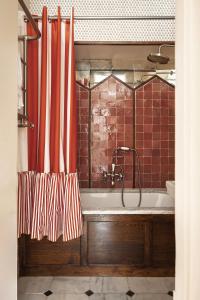 Koupelna v ubytování Luxury Central Bath Apartment with Private Sauna