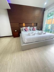 Postel nebo postele na pokoji v ubytování 2 private pool villa 4 bed 6 bath book now