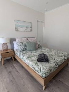 Postel nebo postele na pokoji v ubytování The Duck House Rural and close to main town