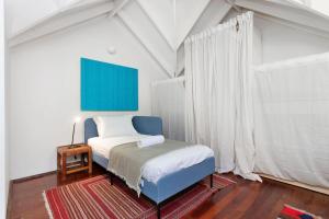 Ένα ή περισσότερα κρεβάτια σε δωμάτιο στο The Freo Stables - 2 BR Stylish Stay