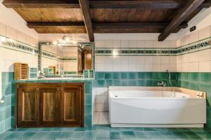 Koupelna v ubytování Queen Home + 42 fotografií