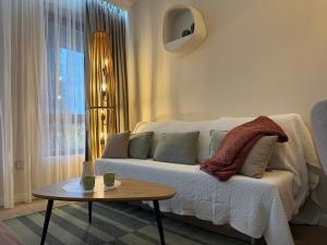 a living room with a couch and a table at Appartement moderne et chic Ski & Spa Bansko in Bansko +38 photos