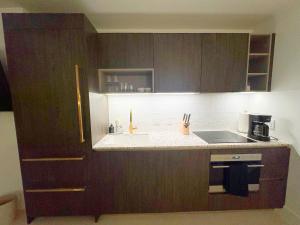 Η κουζίνα ή μικρή κουζίνα στο Gale Hotel - Luxury Condo On the High