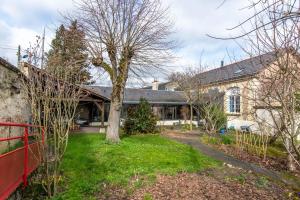 En have udenfor L'école Dé'rive, gîte 12 personnes