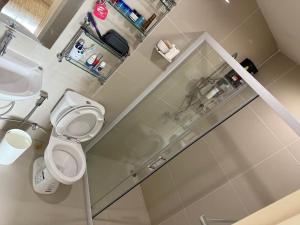 a bathroom with a toilet and a sink at 1 bd at s&s sukhumbit in Amphoe Phra Khanong