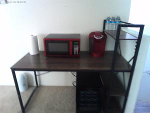 Kuchyň nebo kuchyňský kout v ubytování Entire Guest Suite With Bedroom, Lounge, Bath, and Laundry