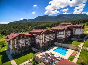 an aerial view of a mansion with a swimming pool at Appartement moderne et chic Ski & Spa Bansko in Bansko