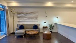 Fotografie z fotogalerie ubytování 2 Bedroom Modern Home & Close to Airport Downtown v destinaci Ottawa