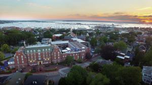 an overhead view of a city at sunset at Hotel Viking in Newport