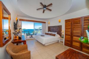 Postel nebo postele na pokoji v ubytování Quinta Bella Huatulco
