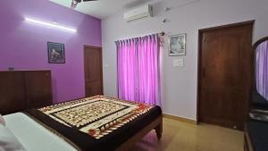 TV a/nebo společenská místnost v ubytování Le Relax Stay 3Bhk