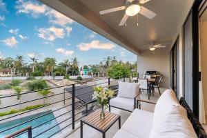 a balcony with a view of the ocean at 3062 - Solana C203 in Cedro