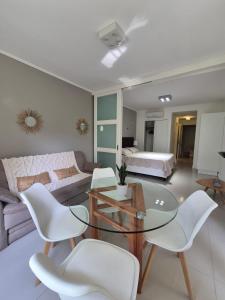 a living room with a couch and a table and chairs at Depto PB con Jardín - Green Park in Punta del Este