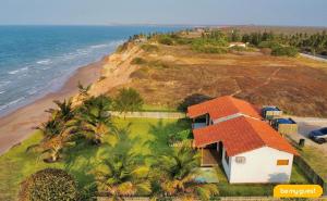 an aerial view of a house next to the ocean at Reserva Retirinho B in Aracati