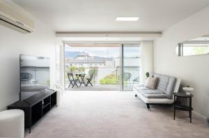 Gallery image of Relax in Style Central Taupo Apartment in Taupo