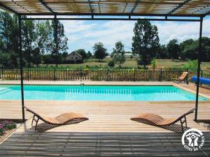 Πισίνα στο ή κοντά στο Le Mas de la Tourelle