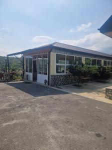 Το κτήριο όπου στεγάζεται  το ξενοδοχείο