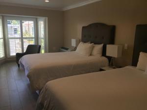 Cama ou camas em um quarto em El Royale Hotel - Near Universal Studios Hollywood