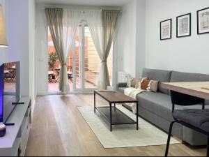 Et opholdsområde på Urban-Usera with Terrace in Madrid Chinatown