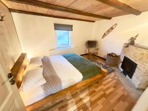 a bedroom with a bed and a fireplace at Cabana Mia Parang in Petroşani