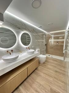 Koupelna v ubytování Camarena Suites