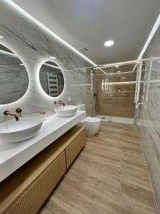 Koupelna v ubytování Camarena Suites