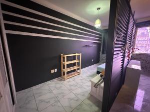 a room with black and purple stripes on the wall at Apartamento COP30 Praça da República e Teatro da Paz in Belém