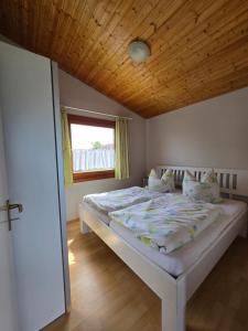 Ένα ή περισσότερα κρεβάτια σε δωμάτιο στο Ferienhaus Strandperle Simonsberg Husum Nordsee Meer +9 φωτογραφίες