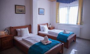 מיטה או מיטות בחדר ב-Hotel Atlantis