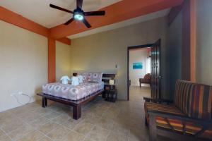 ein Schlafzimmer mit einem Bett und einem Deckenventilator in der Unterkunft Honey Camp #1 at Laguna Suite -Gold Standard Certified in San Pedro + 10 Fotos