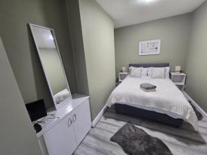 Ένα ή περισσότερα κρεβάτια σε δωμάτιο στο House 5 Minutes from Sefton Park +10 φωτογραφίες