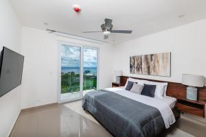 Ένα ή περισσότερα κρεβάτια σε δωμάτιο στο Brand New Ocean View Condo Overlooking Tamarindo +18 φωτογραφίες