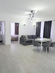 Χώρος καθιστικού στο Business Luxury Apartment at Ismail Book 10 nights and get 1 free