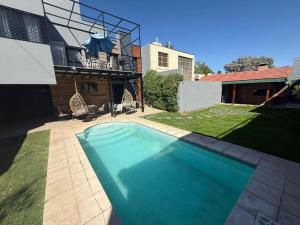 a swimming pool in the yard of a house at Complejo de departamentos H&H in Guaymallen