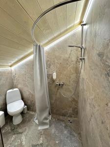 Ένα μπάνιο στο Stone & Forest Spa