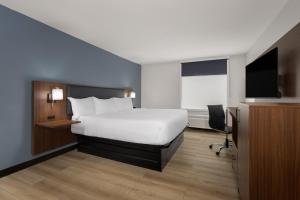 a hotel room with a bed and a television at Wingate by Wyndham Dublin Near Claytor Lake State Park in Dublin