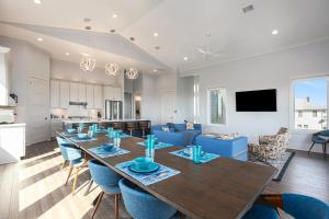 Et tv og/eller underholdning på Luxury Stunning Gulf Views Pool Elevator