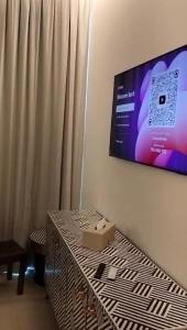 Μια τηλεόραση ή/και κέντρο ψυχαγωγίας στο Tranquil Stay